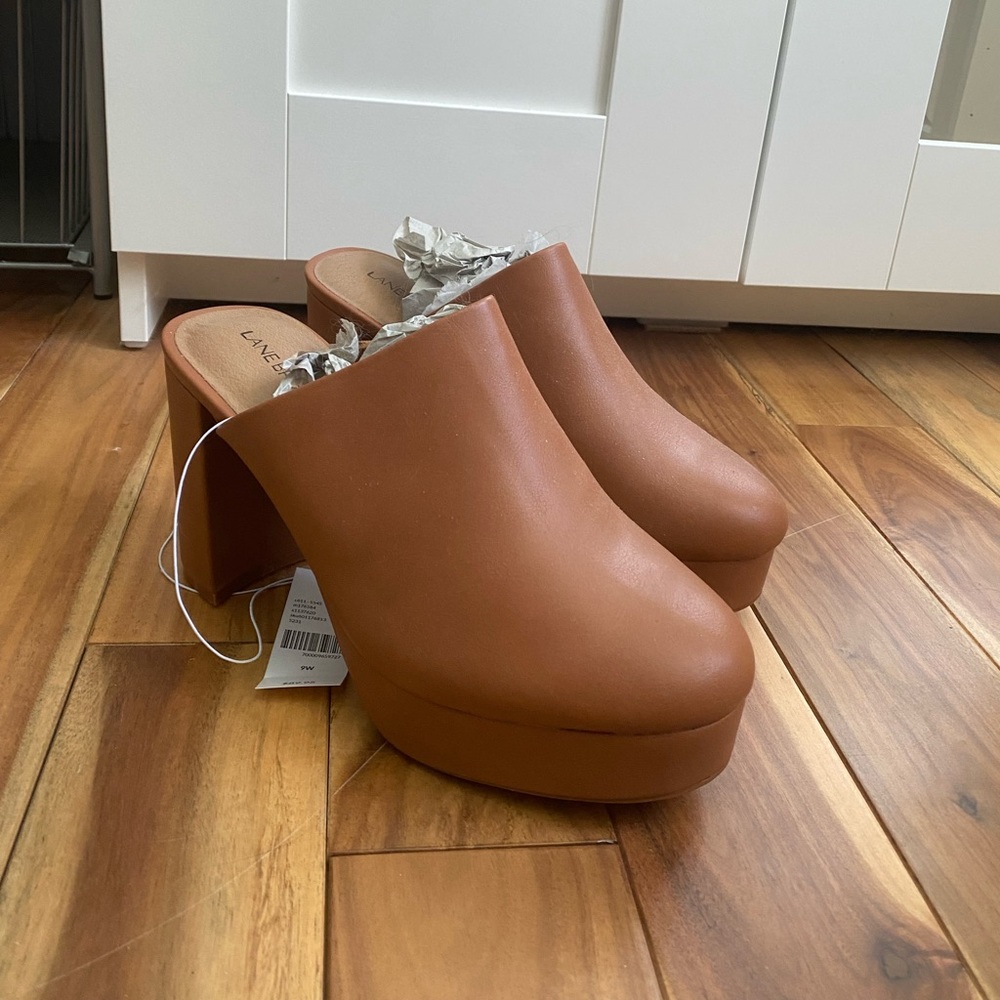 Wide width heel clogs